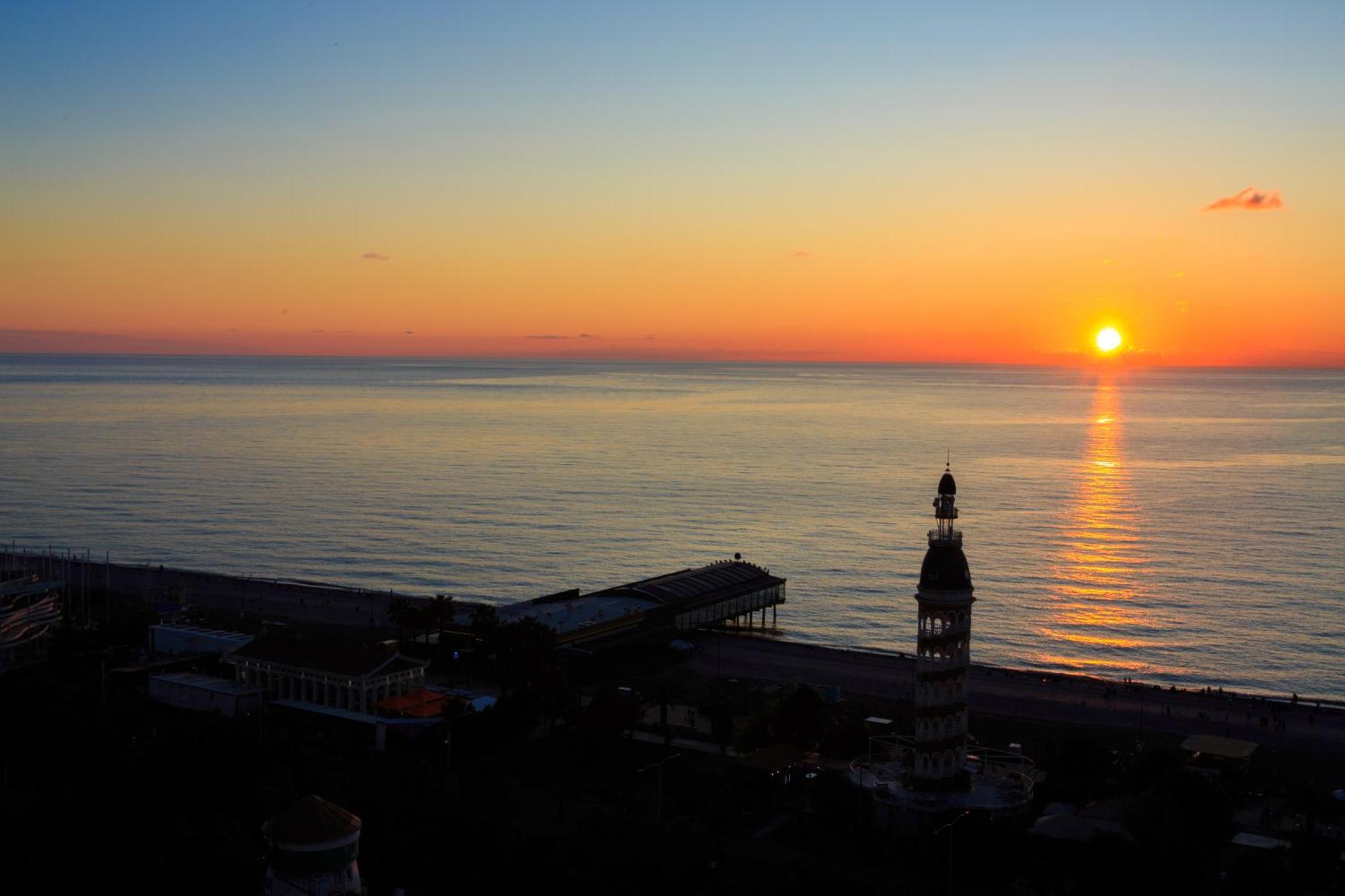 Best Location Apartments In Batumi Exteriör bild